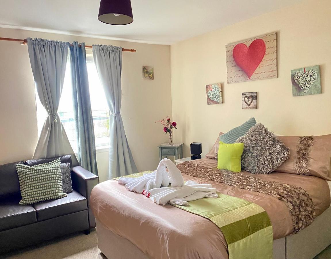 Lovely Double Room With Private Bathroom And Double Room With Shared Toilet & Parking Free Edimburgo Exterior foto