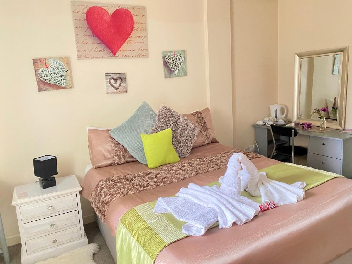 Lovely Double Room With Private Bathroom And Double Room With Shared Toilet & Parking Free Edimburgo Exterior foto