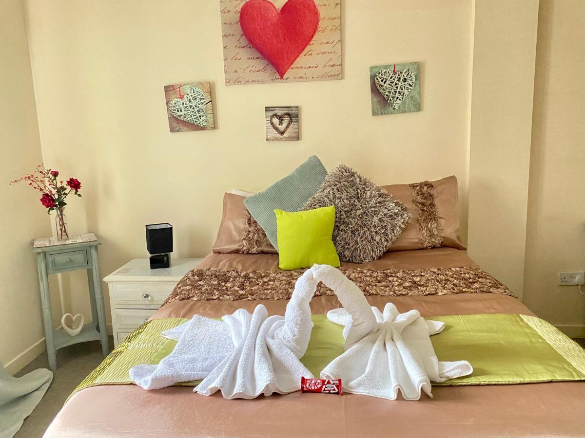 Lovely Double Room With Private Bathroom And Double Room With Shared Toilet & Parking Free Edimburgo Exterior foto